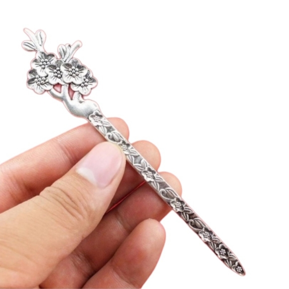 Silver Cherry Blossom Floral Hair Stick Accessory Bodkin Kanzashi Binyeo - Picture 3 of 13